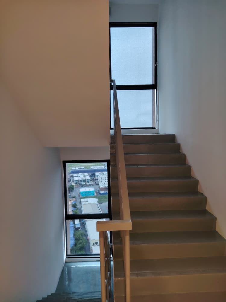 SUNSCREEN ROLLER BLIND